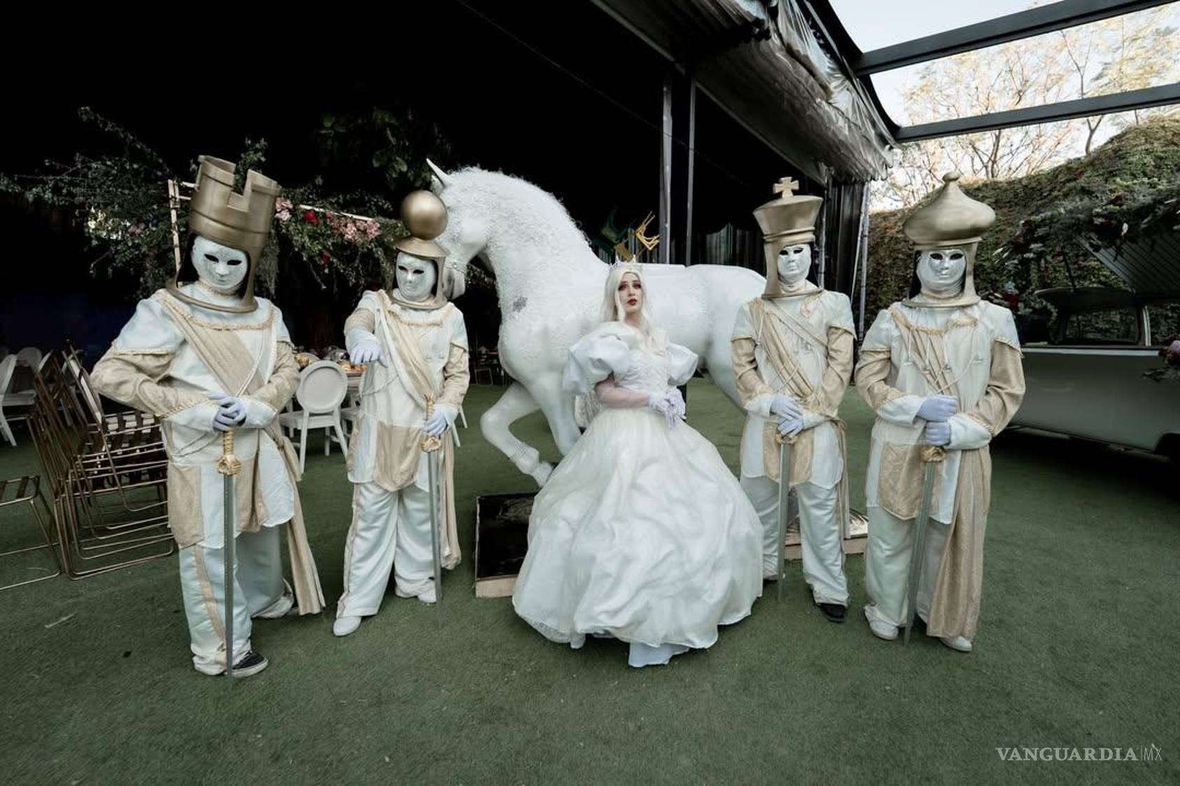 $!Pedida millonaria en Guanajuato: Desata polémica lujosa fiesta estilo Alicia en el País de las Maravillas