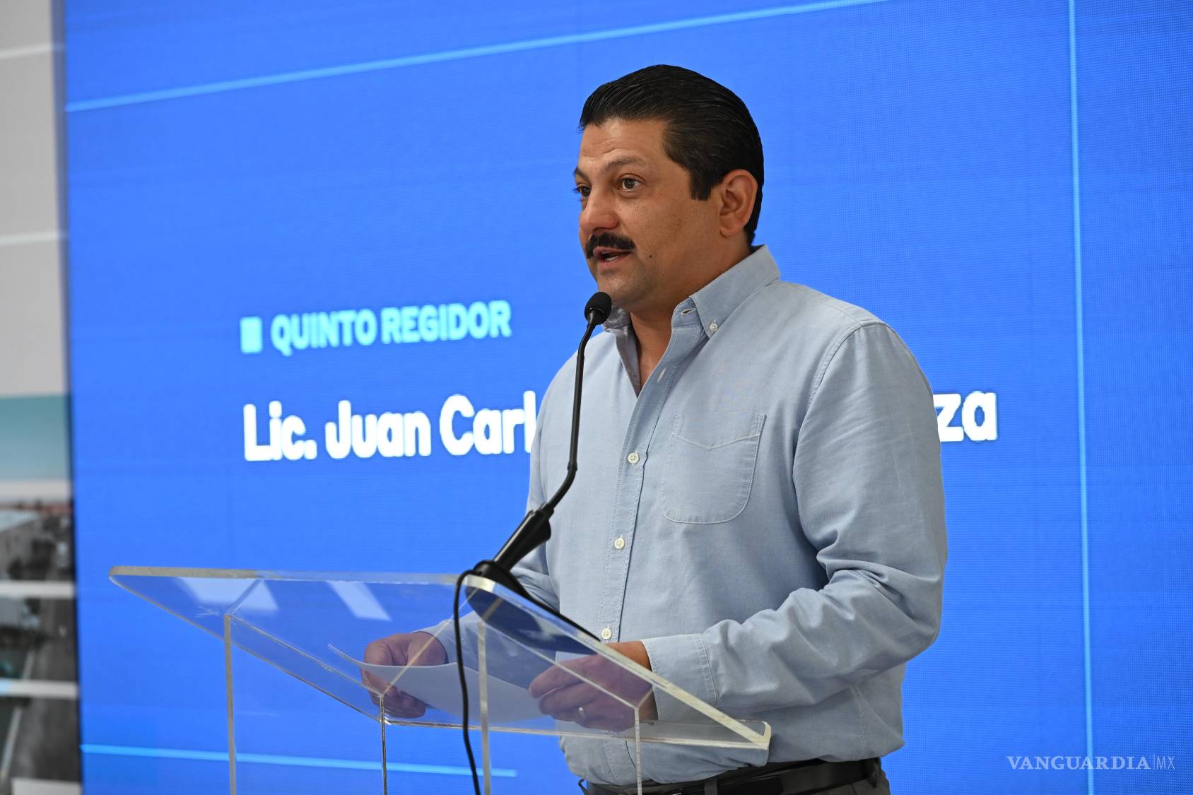 $!Autoridades municipales como el quinto regidor, Juan Carlos Villarreal Garza, estuvieron en el acto inaugural del complejo. FOTO: OMAR SAUCEDO
