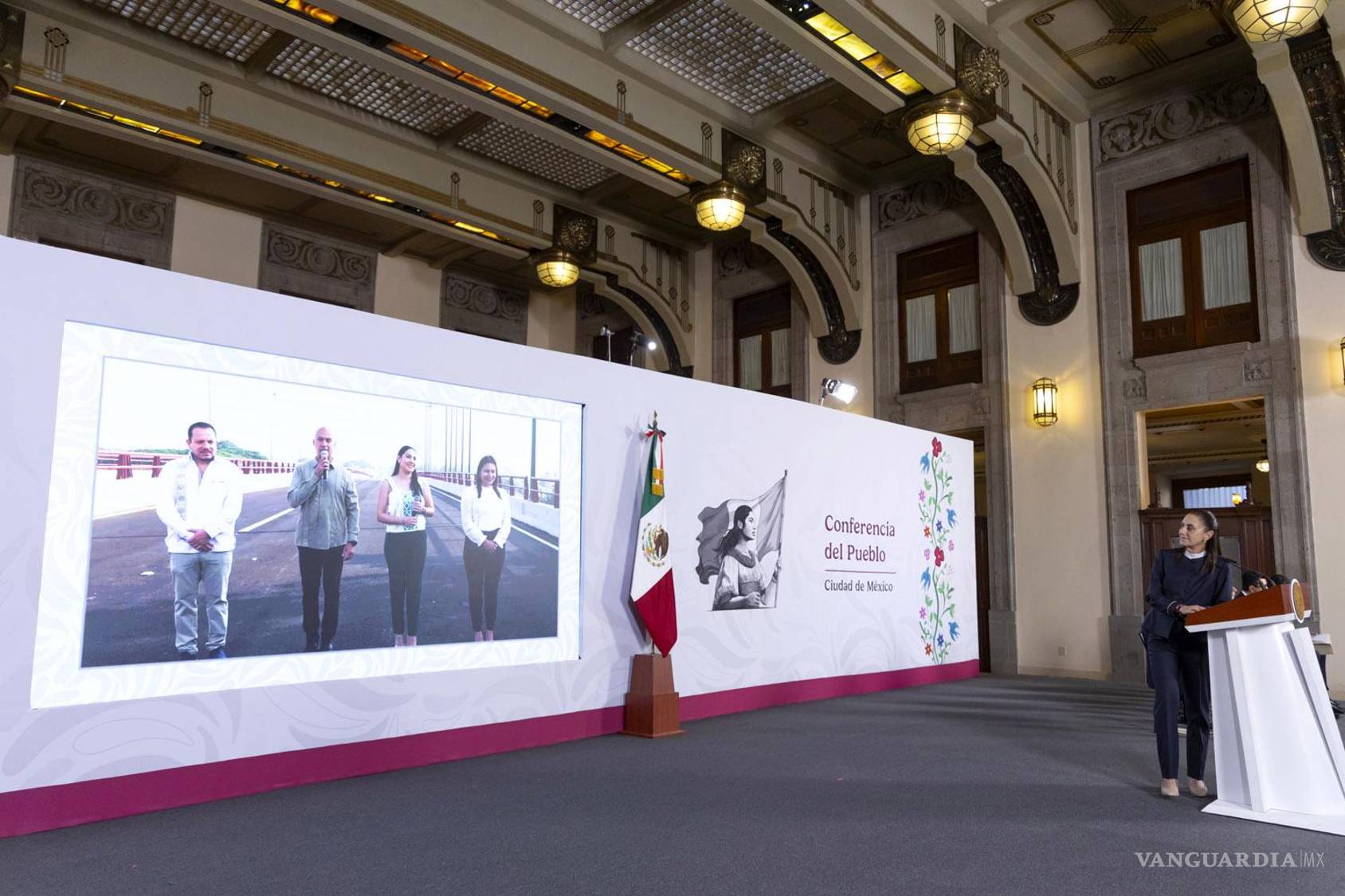 $!La Doctora Claudia Sheinbaum Pardo en conferencia de prensa matutina en el salón de la Tesorería de Palacio Nacional.