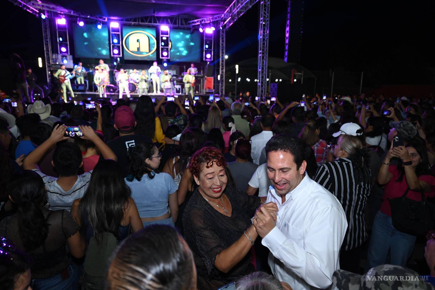 $!El alcalde Javier Díaz González destacó que la seguridad en Saltillo permite llevar eventos masivos a las colonias.