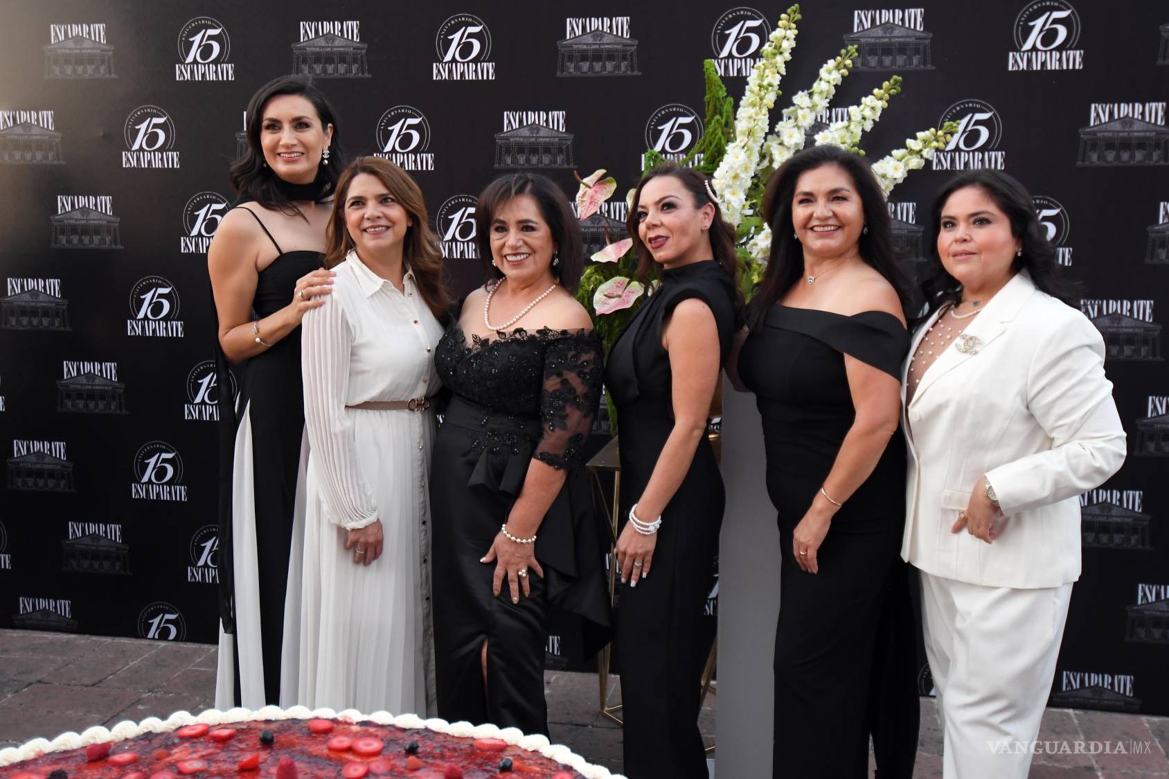 $!El equipo de Escaparate convivió con invitados especiales durante el festejo realizado en Saltillo.