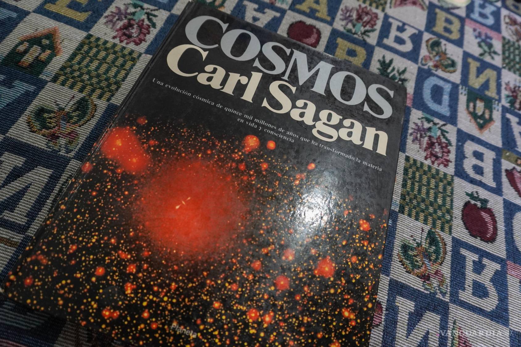 $!Autores destacados se encuentran entre sus estantes.