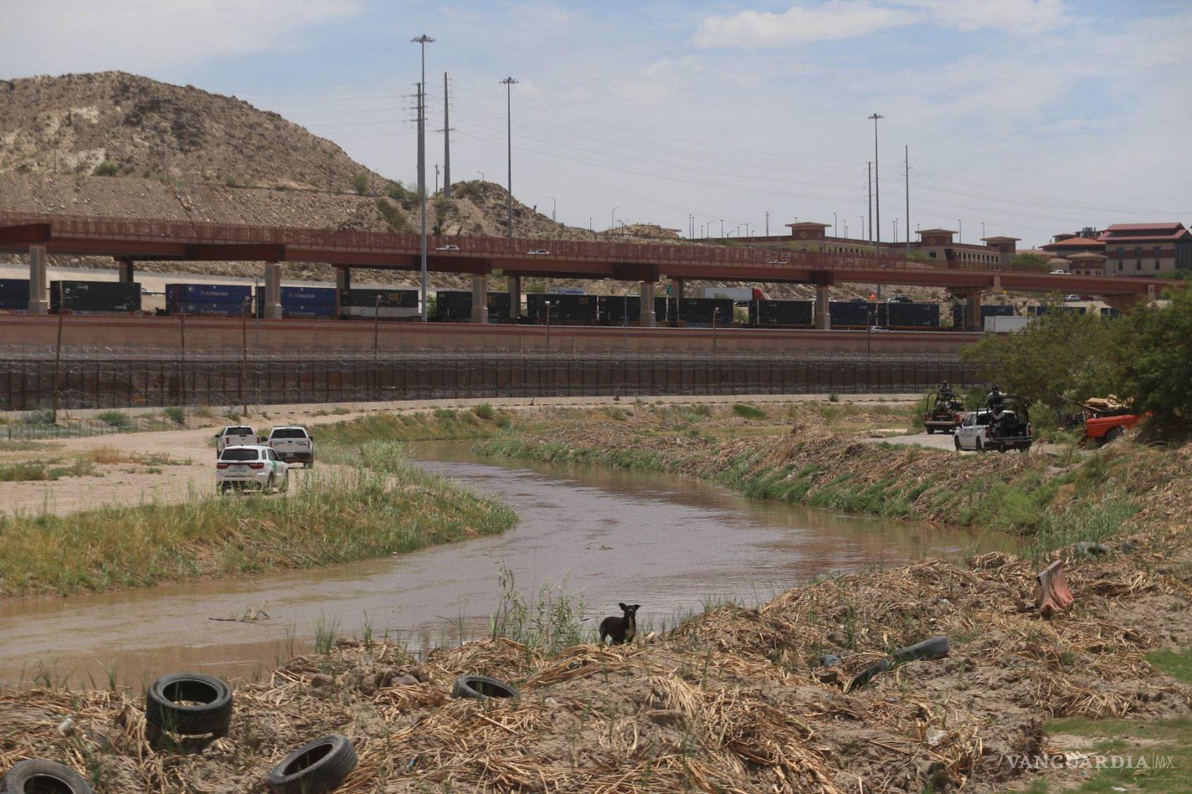 $!Operativo binacional “Espejo” en la frontera Juárez–El Paso. Estas acciones buscan inhibir delitos transfronterizos como el tráfico de drogas, armas, personas y la migración irregular mediante patrullajes coordinados en ambos lados de la frontera.