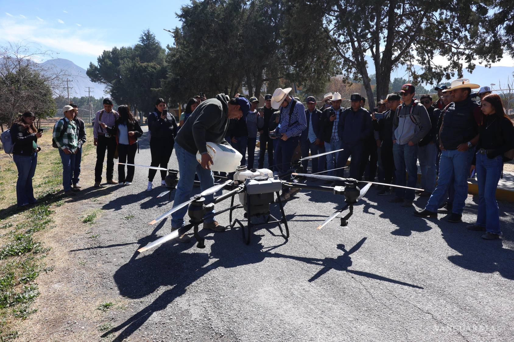 $!Con tecnología aplicada al campo y muestras agropecuarias, la UAAAN resaltó la importancia de la agronomía en el desarrollo sostenible del país.
