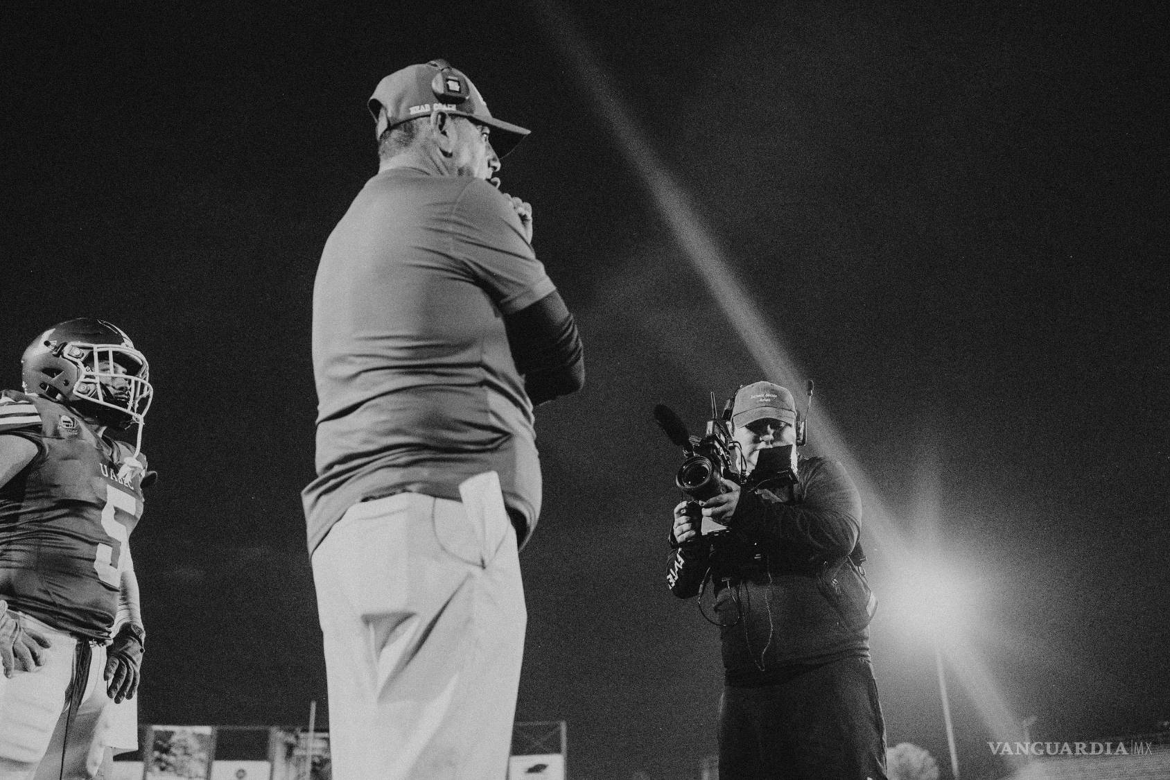 $!El detrás de cámaras durante la filmación de la docuserie.