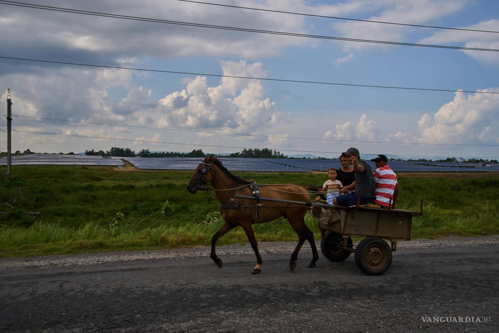 $!El transporte en la isla se ha tenido que adaptar a la falta de combustible y a la inflación.