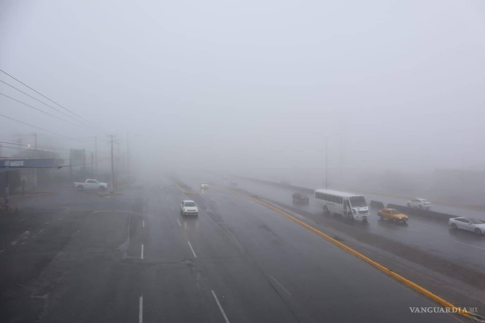 $!El lunes, la ciudad continuará bajo el abrazo del frío, con posibles heladas y bancos de niebla que resaltan la llegada anticipada del invierno.