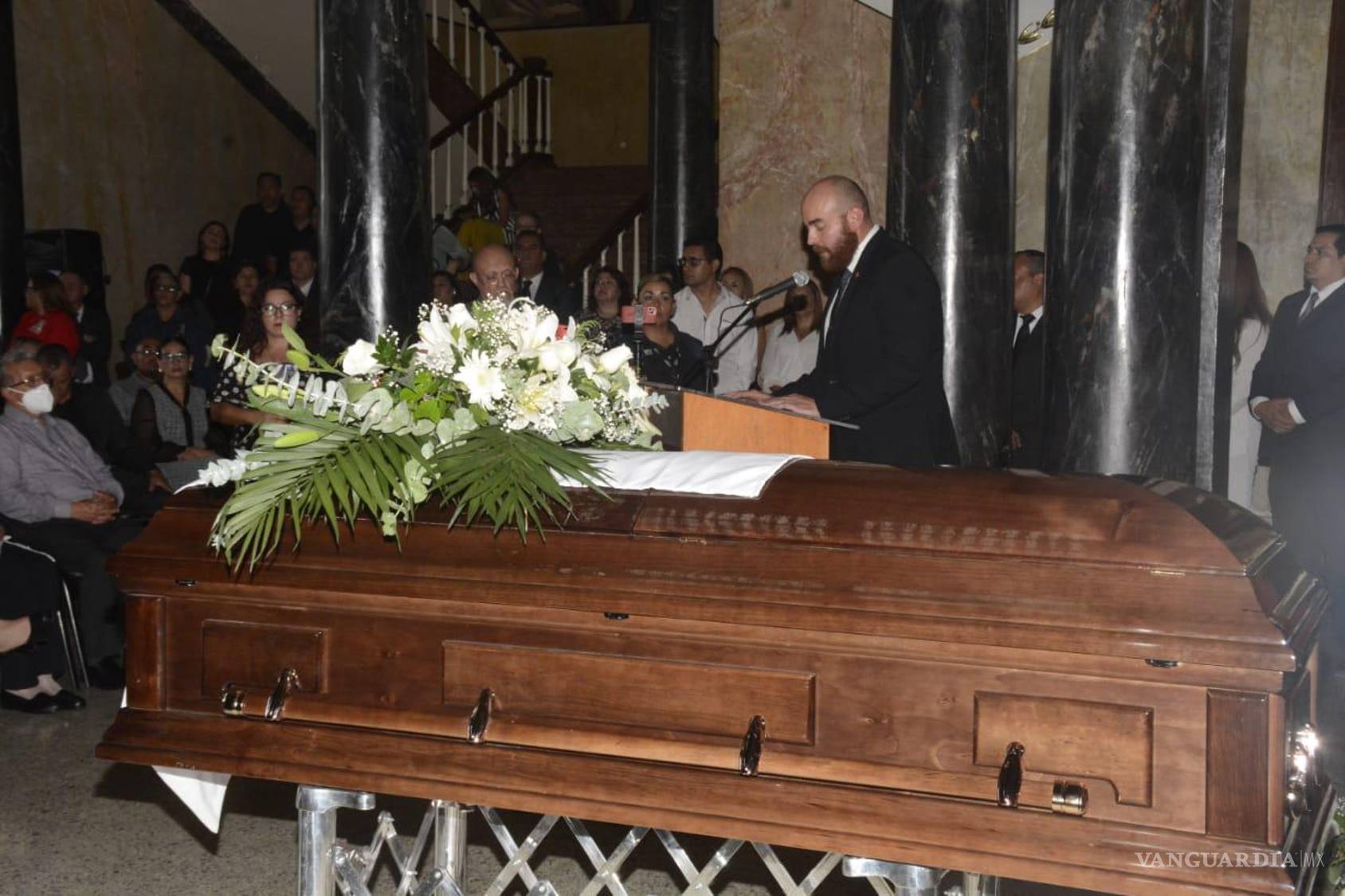 $!El Ateneo Fuente abrió sus puertas para recibir a Miguel Ángel Rodríguez Calderón.