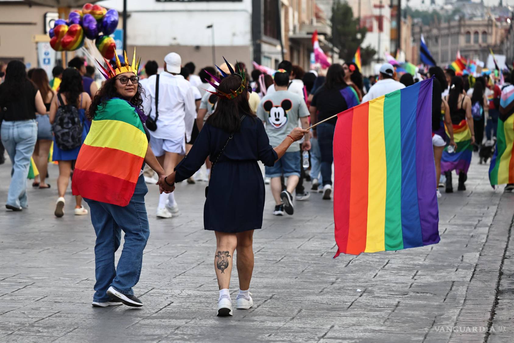 $!Colectivos, activistas, familias y ciudadanos participaron en la movilización que tuvo como tema central el reconocimiento y la protección de las infancias y adolescencias trans.