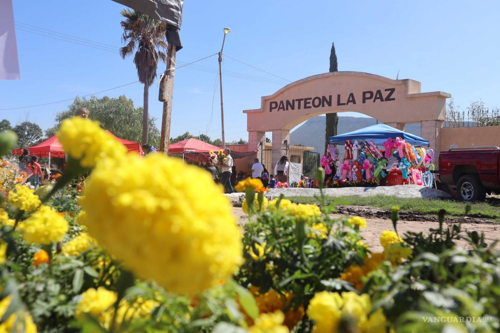 $!Los panteones de Saltillo fueron el centro de atención en estos días.