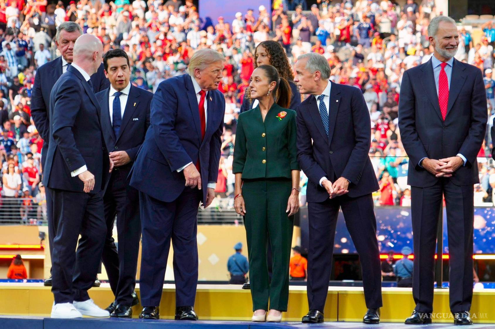 $!Donald Trump, Presidente de EU; Claudia Sheinbaum Pardo, Presidenta de México, Mark Carney, Primer Ministro de Canadá, y el Rey Felipe VI de España encabezaron la entrega de premios Copa del Mundo 2026.