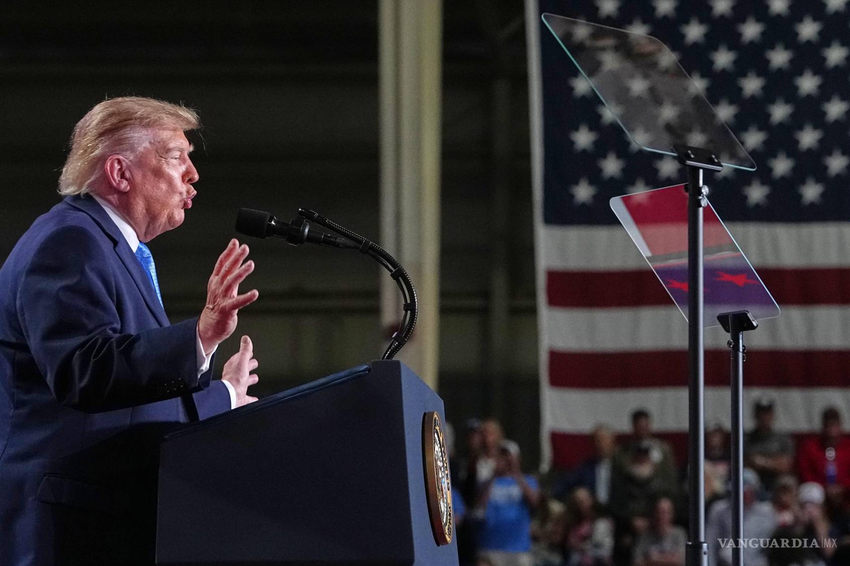 $![President Donald Trump speaks at a campaign rally at Crossroads Arena, in Corinth, Miss., Monday]