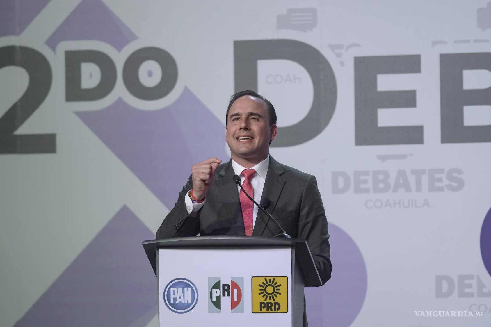 $!Candidatos Coahuila: ¿Mantener o quitar las vallas alrededor de Palacio de Gobierno?