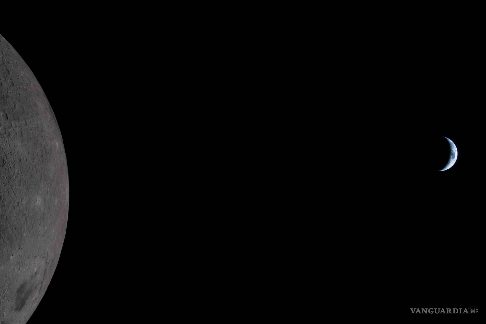 $!La tripulación de Artemis II capturó esta vista de la Tierra junto a la Luna antes de la puesta de sol durante un sobrevuelo lunar, el lunes 6 de abril de 2026.