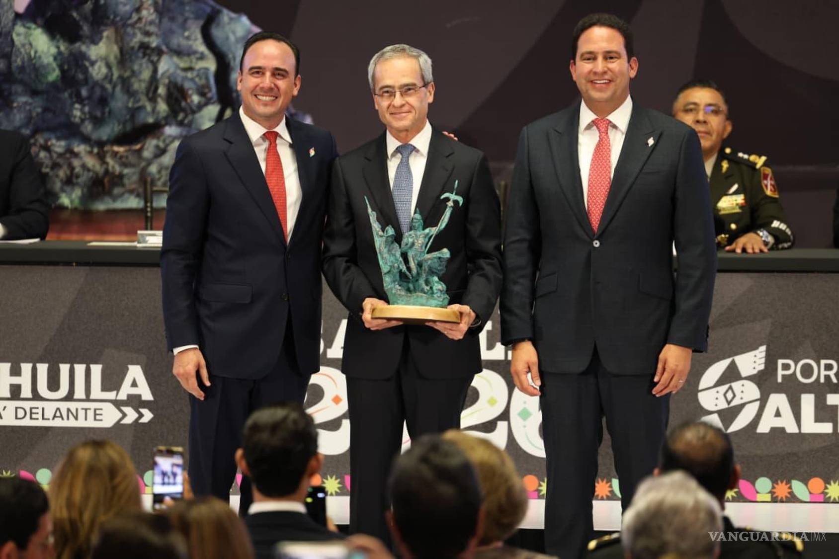 $!Luis Arizpe Jiménez fue distinguido por su trayectoria empresarial y compromiso con la comunidad.
