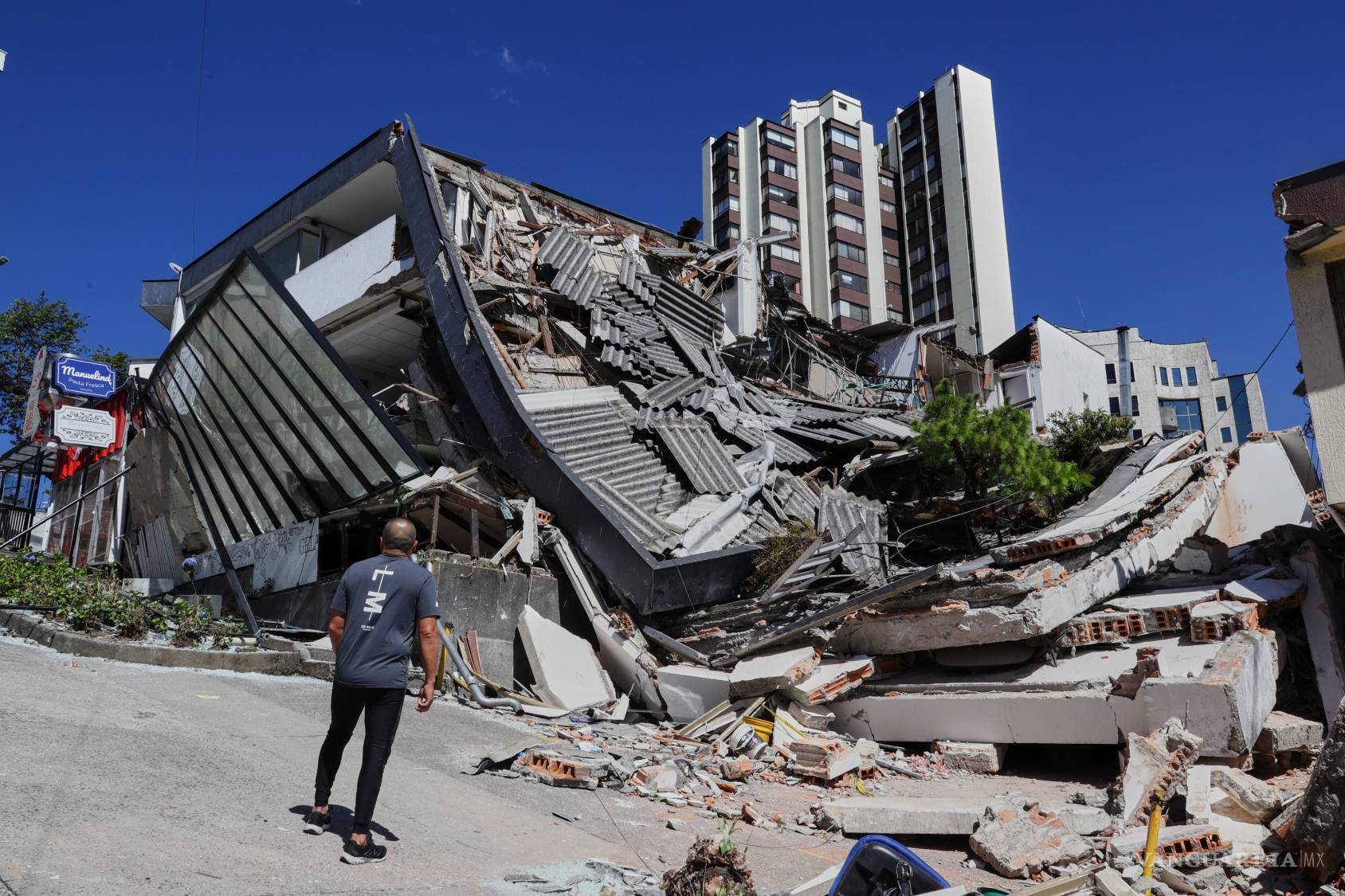 $!Más de 150 estructuras de gran tamaño en zonas urbanas quedaron reducidas a escombros.