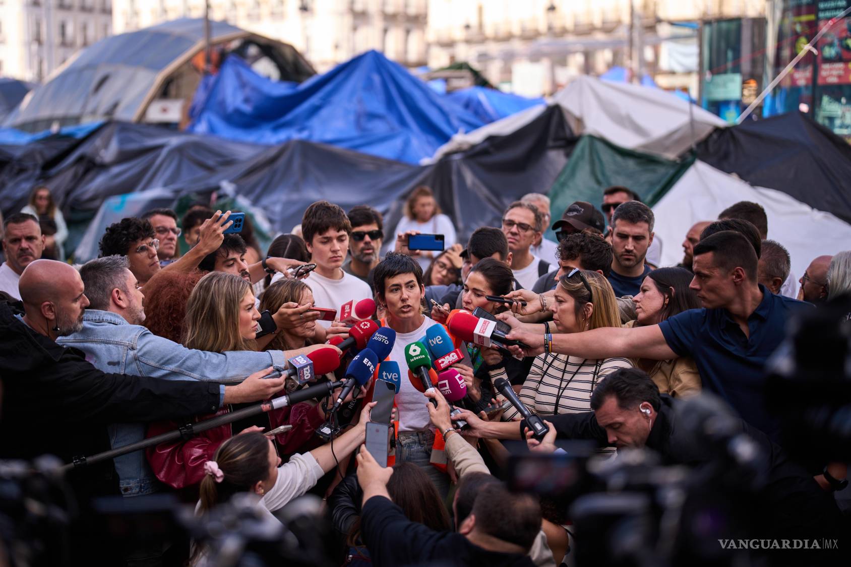 $!Vecinos del centro de Madrid enfrentan la presión del mercado turístico y la subida constante de rentas.