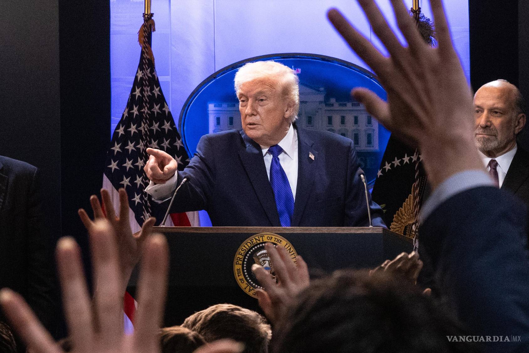 $!El gobierno de Trump indicó el domingo 22 de febrero que estaba en camino de restablecer muchos de sus aranceles restrictivos, que fueron anulados por la Corte Suprema, insistiendo en que el nuevo enfoque cumpliría con las ambiciones comerciales del presidente Trump de una manera legalmente más duradera.