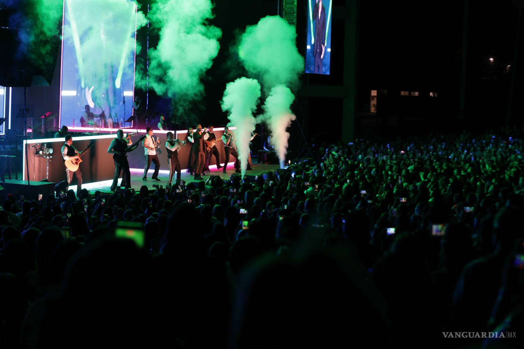 $!La noche incluyó una sección de música ranchera con mariachi, interpretada por Rivera con traje de charro.