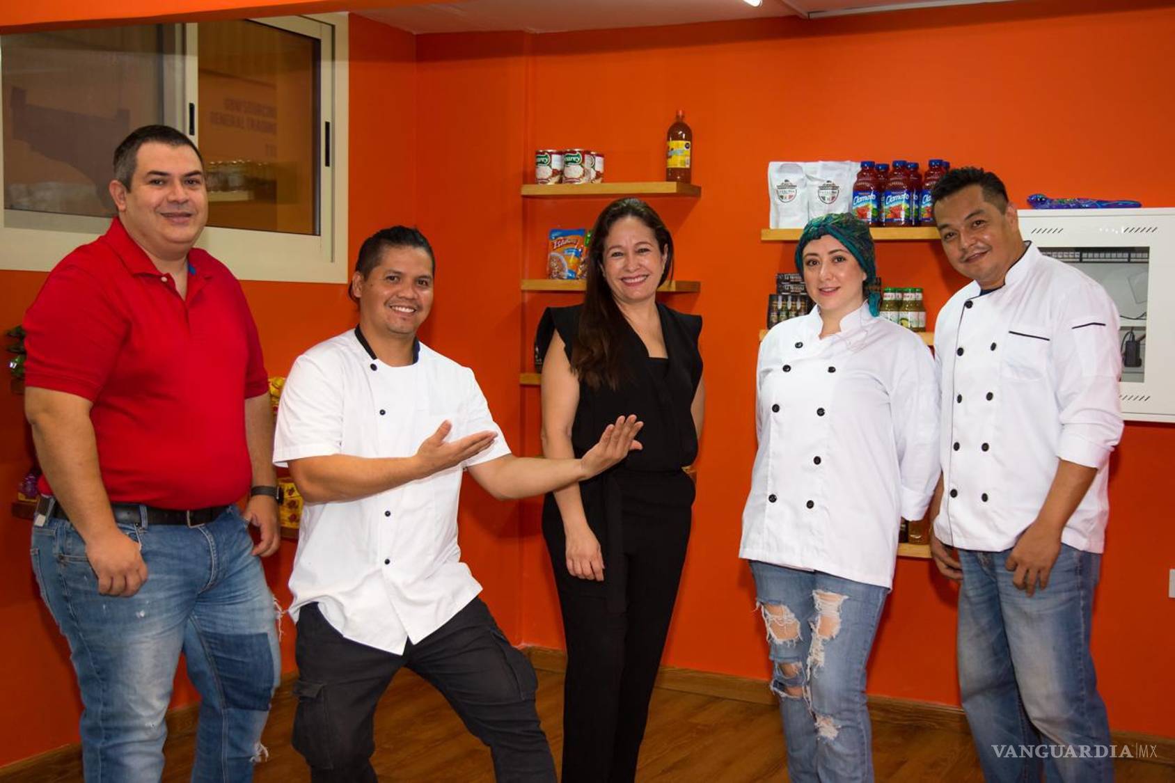 $!Linda junto a Edgar Lojero, Ebenezer Adante, Edna Gris y Raúl Villanueva.