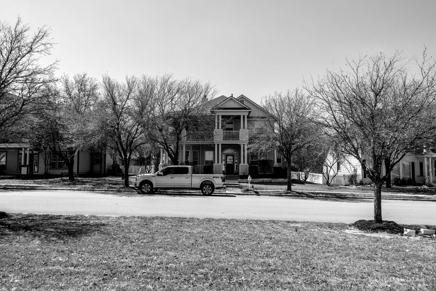 $!La justificación de por qué los fiscales confiscaron esta casa de 3,300 pies cuadrados en los suburbios del centro de Texas permanece bajo sello. Era propiedad de una ex profesora de la Universidad Estatal de Texas vinculada sentimentalmente a Yarrington Ruvalcaba. La profesora nunca impugnó el decomiso y el gobierno de los Estados Unidos lo vendió en 2014 por 212,500 dólares.