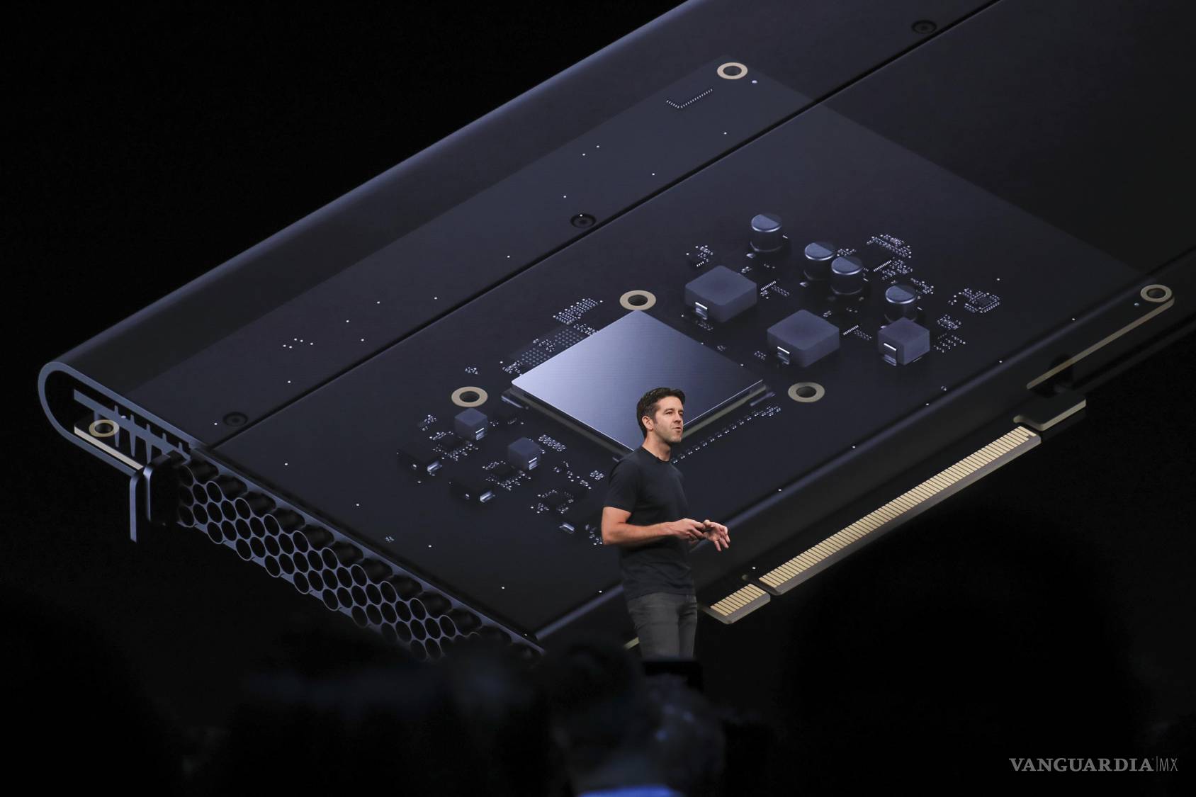 $!John Ternus, entonces vicepresidente de ingeniería de hardware de Apple, en la Conferencia Mundial de Desarrolladores de Apple, el 3 de junio de 2019.