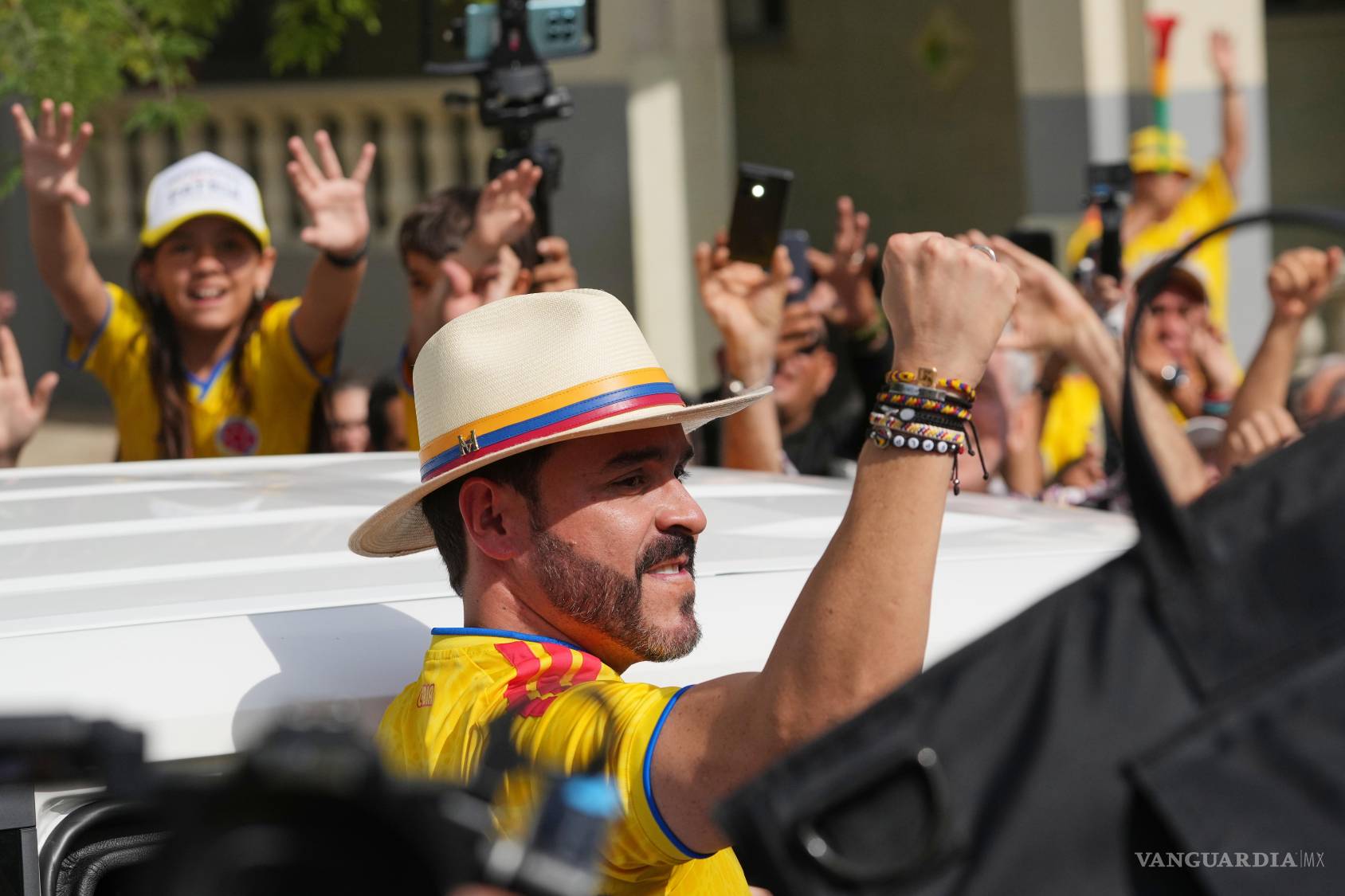 $!La movilización de los colombianos en el extranjero, especialmente en Estados Unidos donde obtuvo el 80% del voto, fue el factor decisivo que le otorgó el triunfo por un margen mínimo.