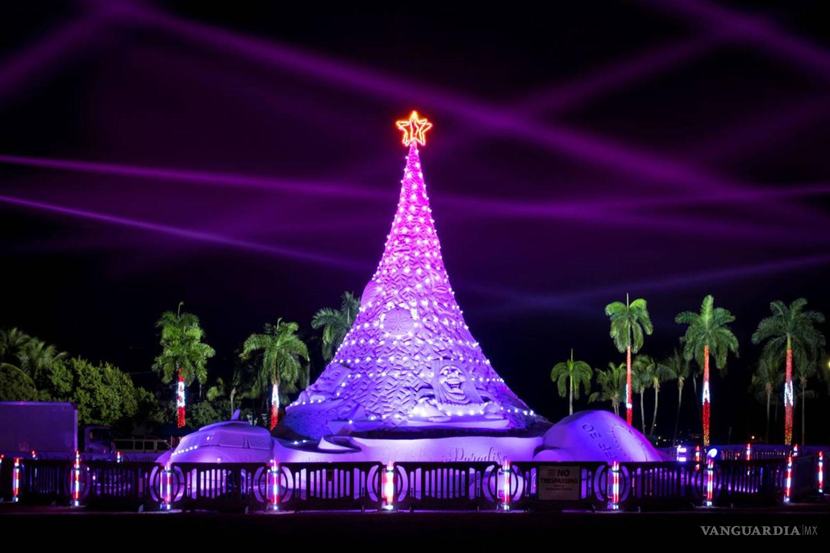 $!Navidad con... originalidad: Los pinos navideños más raros y exóticos del mundo