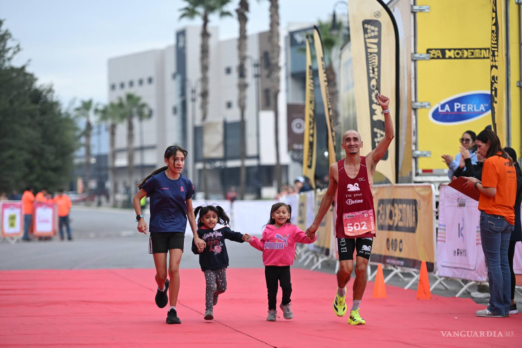 $!Las familias acompañaron a los corredores y aportaron entusiasmo a la celebración del Maratón Saltillo La Moderna 2026.