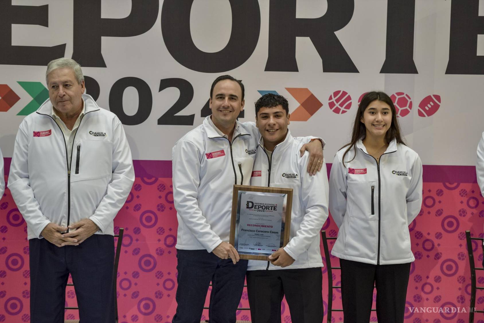 $!Francisco Cerecero Casas, ganador del premio en la categoría Infantil-Juvenil Convencional y/o Adaptado.