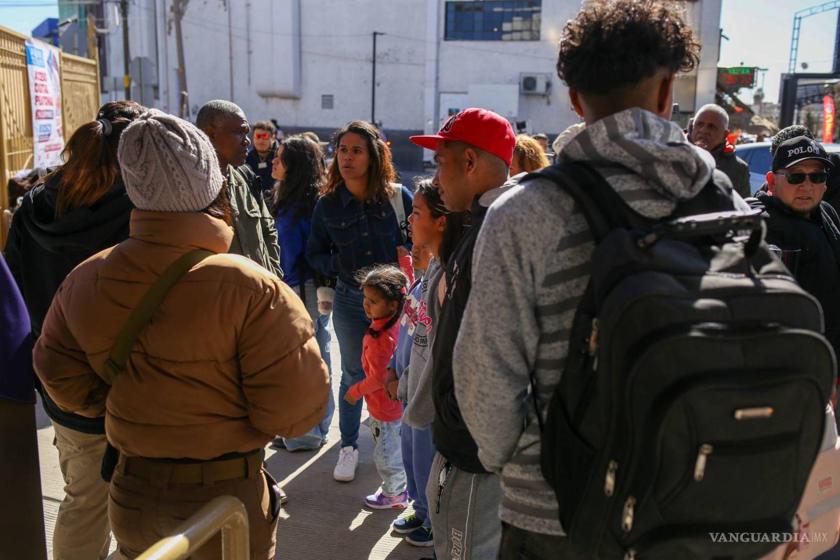 $!La creación de nuevas unidades de revisión ha generado una ola de incertidumbre entre las comunidades de migrantes con estatus legal ante la posibilidad de perder su residencia.