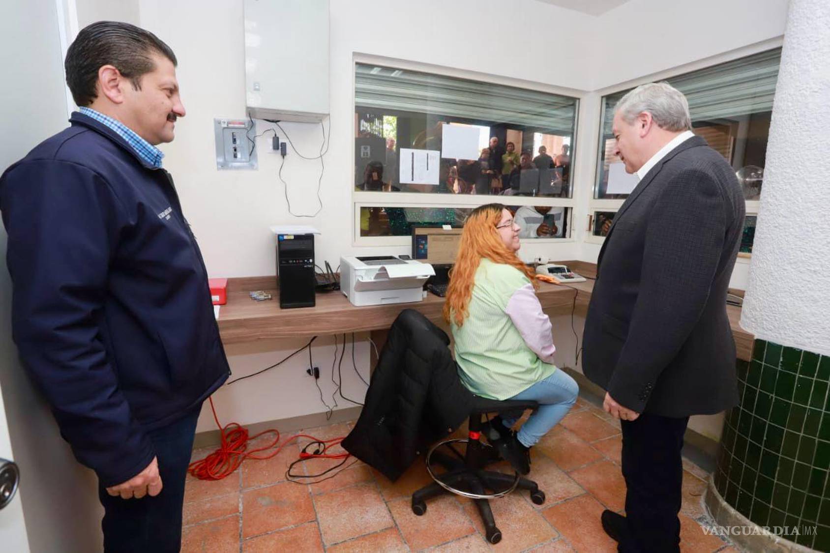 $!Durante el festejo, el Alcalde inauguró un módulo donde la ciudadanía podrá pagar el impuesto predial y hasta multas por parquímetros.