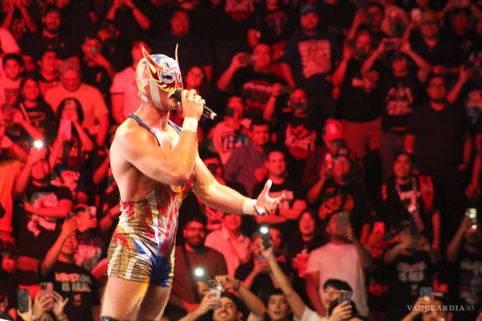 $!Dan estrellas de la WWE un Supershow en Monterrey