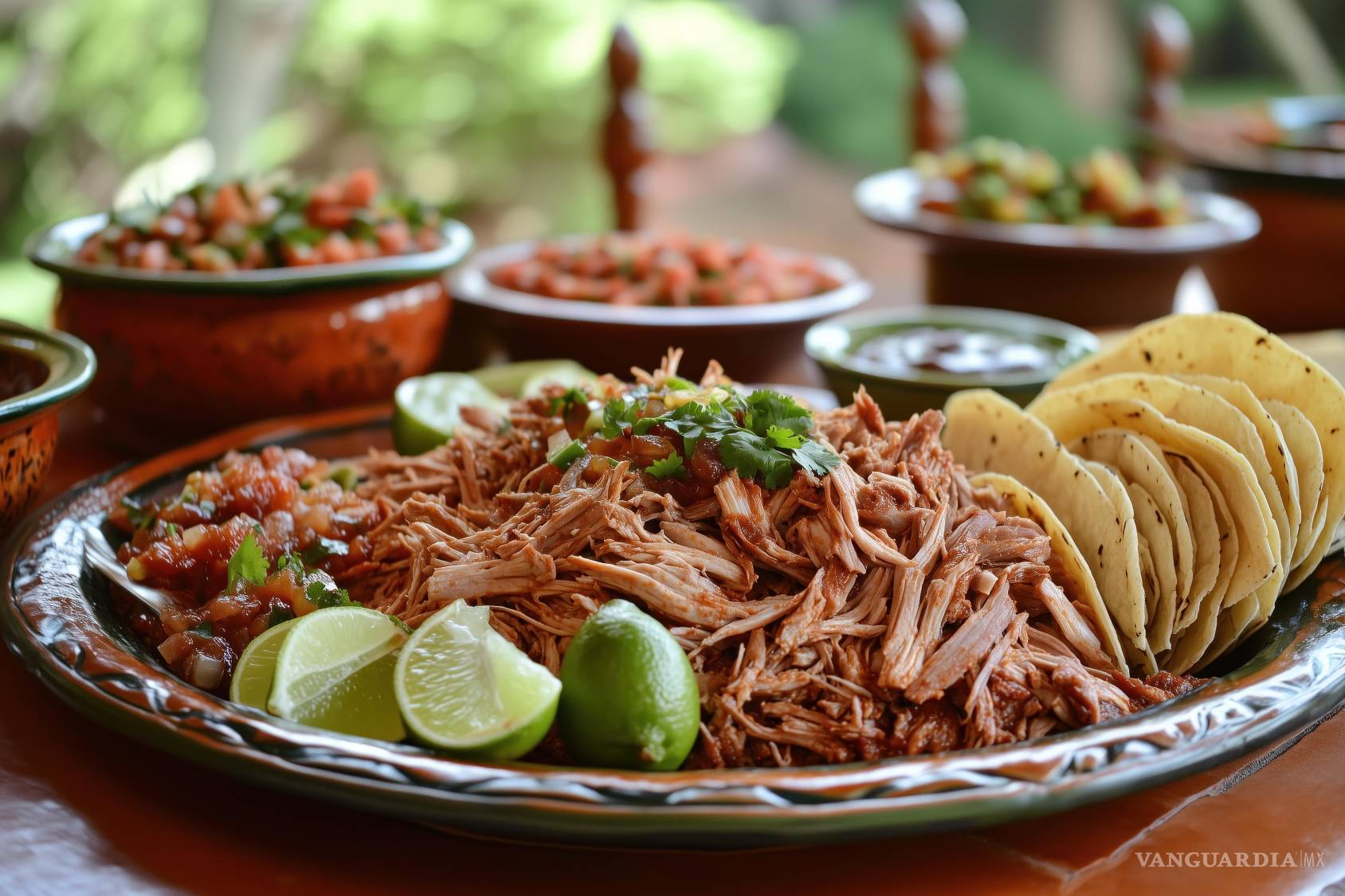 $!Cochinita pibil: Conquista paladares con su característico adobo de achiote y cocción tradicional.