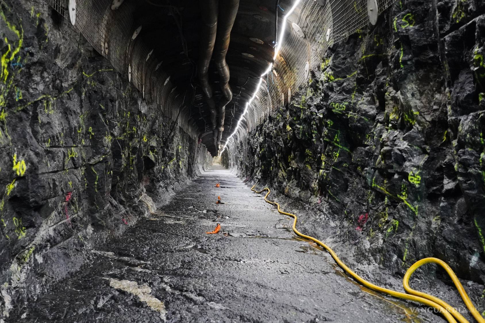 $!Un túnel de eliminación dentro del depósito de residuos nucleares de Posiva Onkalo, fotografiado en la isla de Olkiluoto, Finlandia.