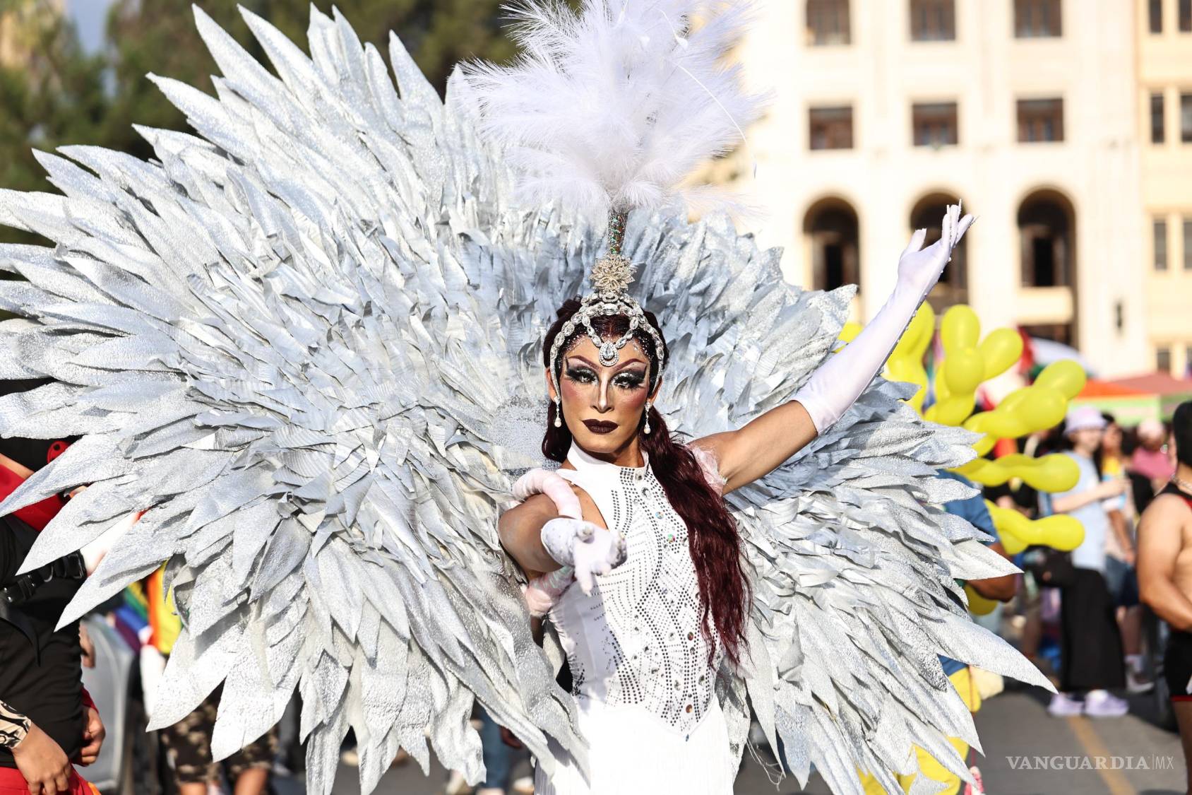 $!El evento concluyó con actividades culturales y artísticas en la Plaza de Armas, donde los asistentes celebraron la inclusión, el respeto y la diversidad.
