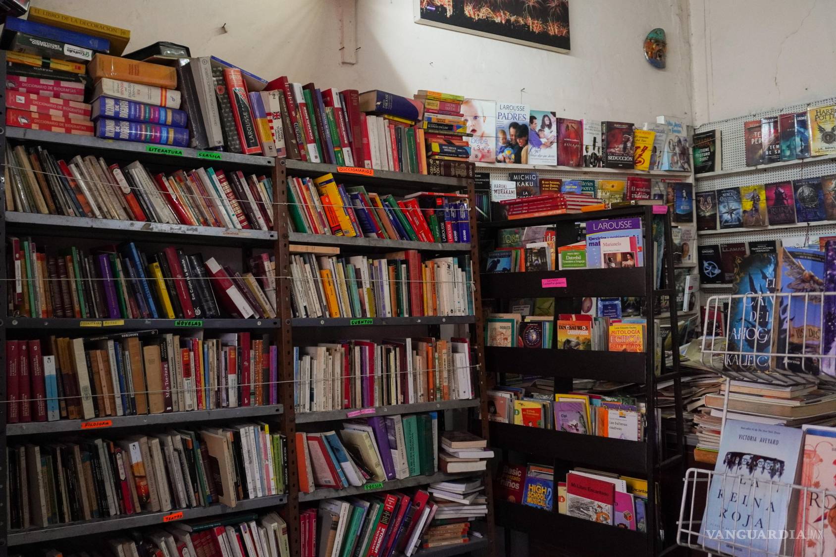 $!En las librerías de ocasión de Saltillo, el valor no solo reside en el texto, sino en las dedicatorias manuscritas.