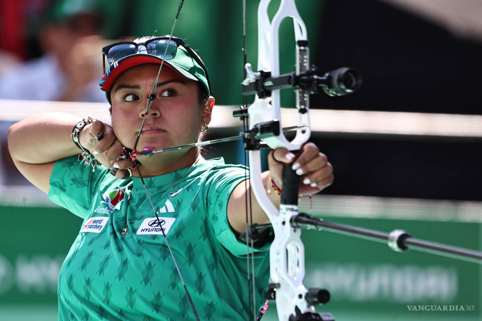 $!Dafne Quintero, representante de Monclova, Coahuila, conquistó la medalla de plata en la prueba de compuesto femenil.