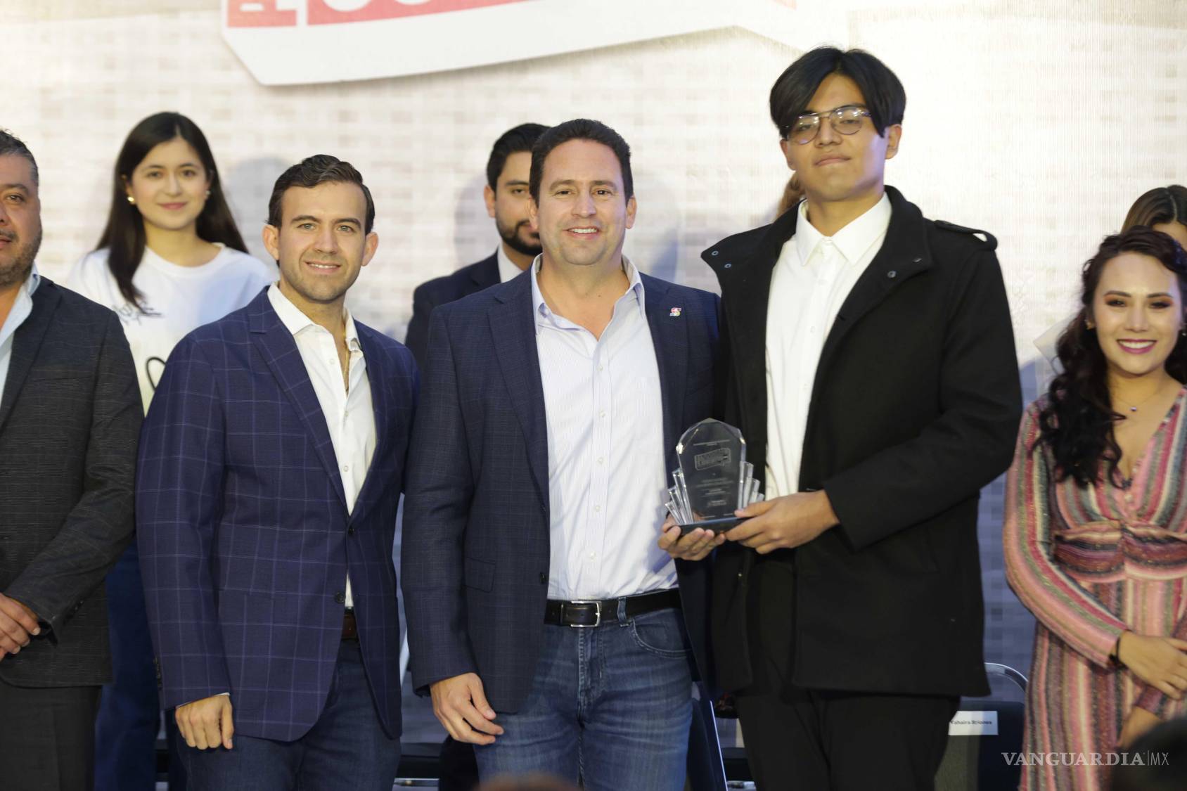 $!Jorge Alberto Rodríguez obtuvo el Premio en Logro Académico por el desarrollo de DADOC, un dispositivo capaz de detectar cardiopatías y enviar información en tiempo real.