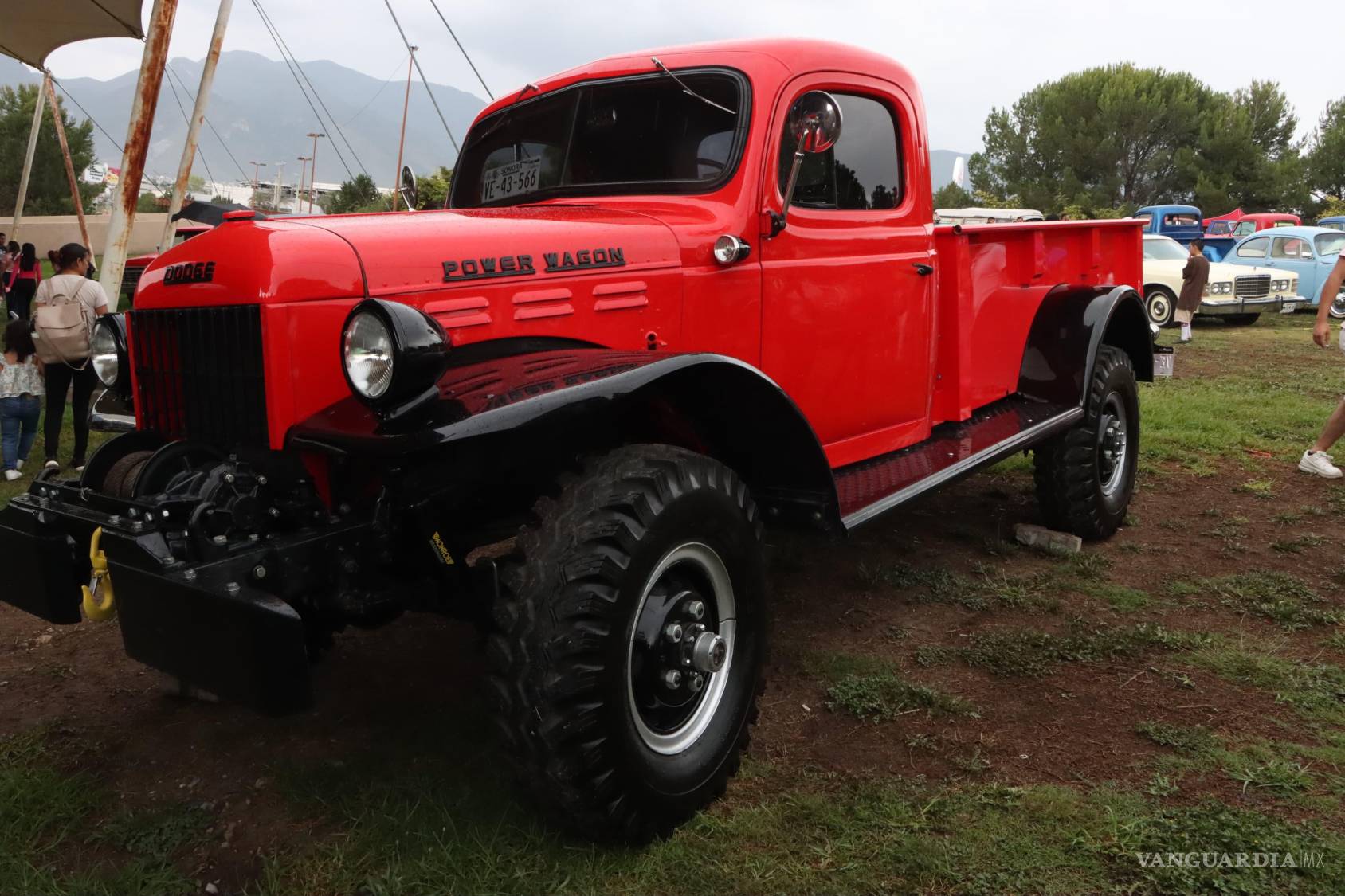 $!Saltillo rompió el récord Guinness en 2015 por el desfile más grande de camionetas clásicas, un legado que sigue vivo en cada edición del evento.