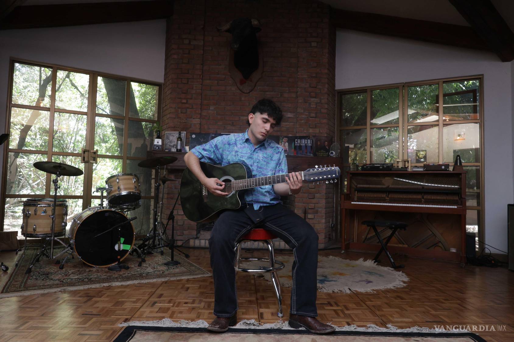 $!Talento. Las experiencias y momentos con instrumentos musicales dieron fuerza al joven para salir a crear una carrera como solista.