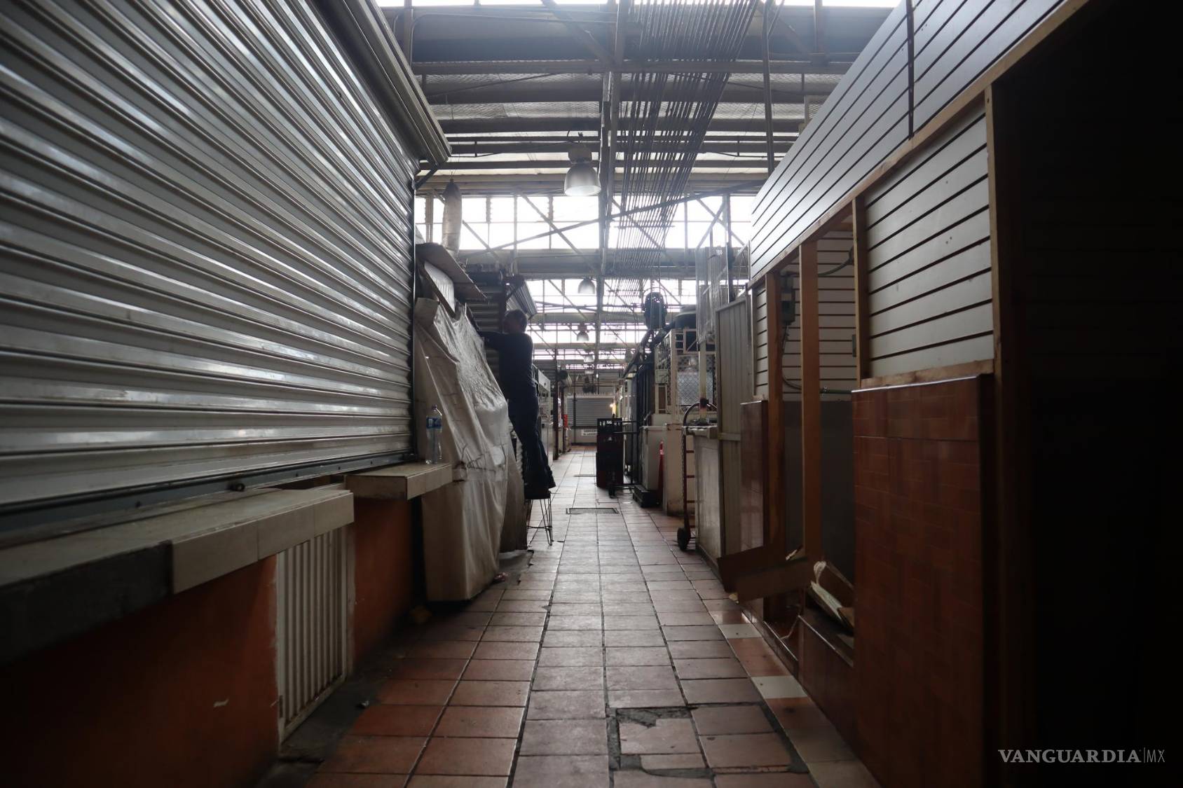 $!Ante las bajas ventas cerraron locales y otros solamente abren en sábado y domingo, porque no hay para ocupar empleados toda la semana.