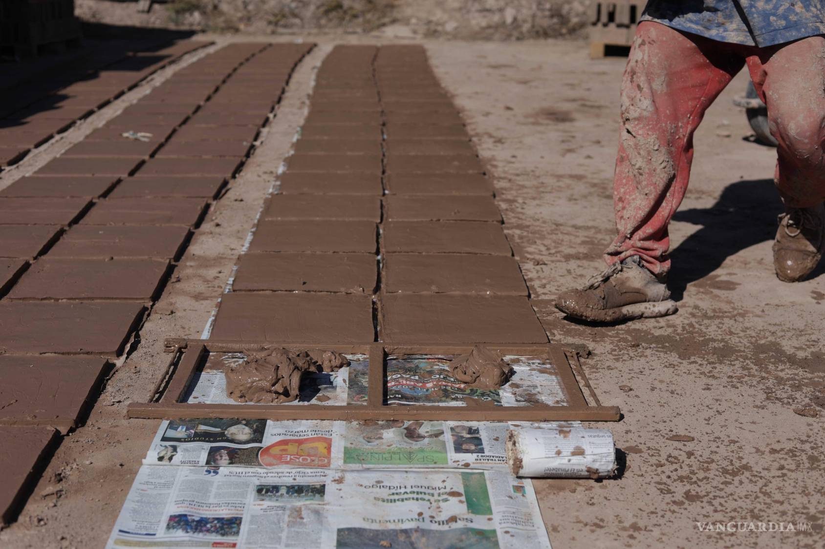 $!‘Batallamos para subsistir’: ladrilleros de Saltillo, entre la carencia y la contaminación del aire