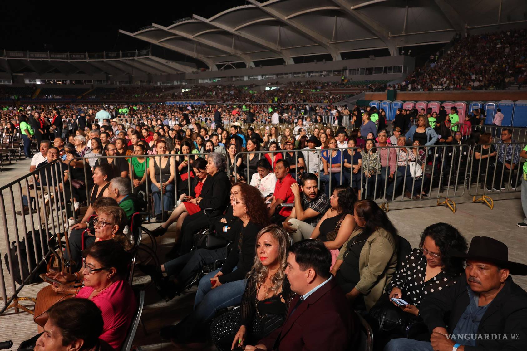 $!El recinto local mostró una gran entrada para recibir a MAS.