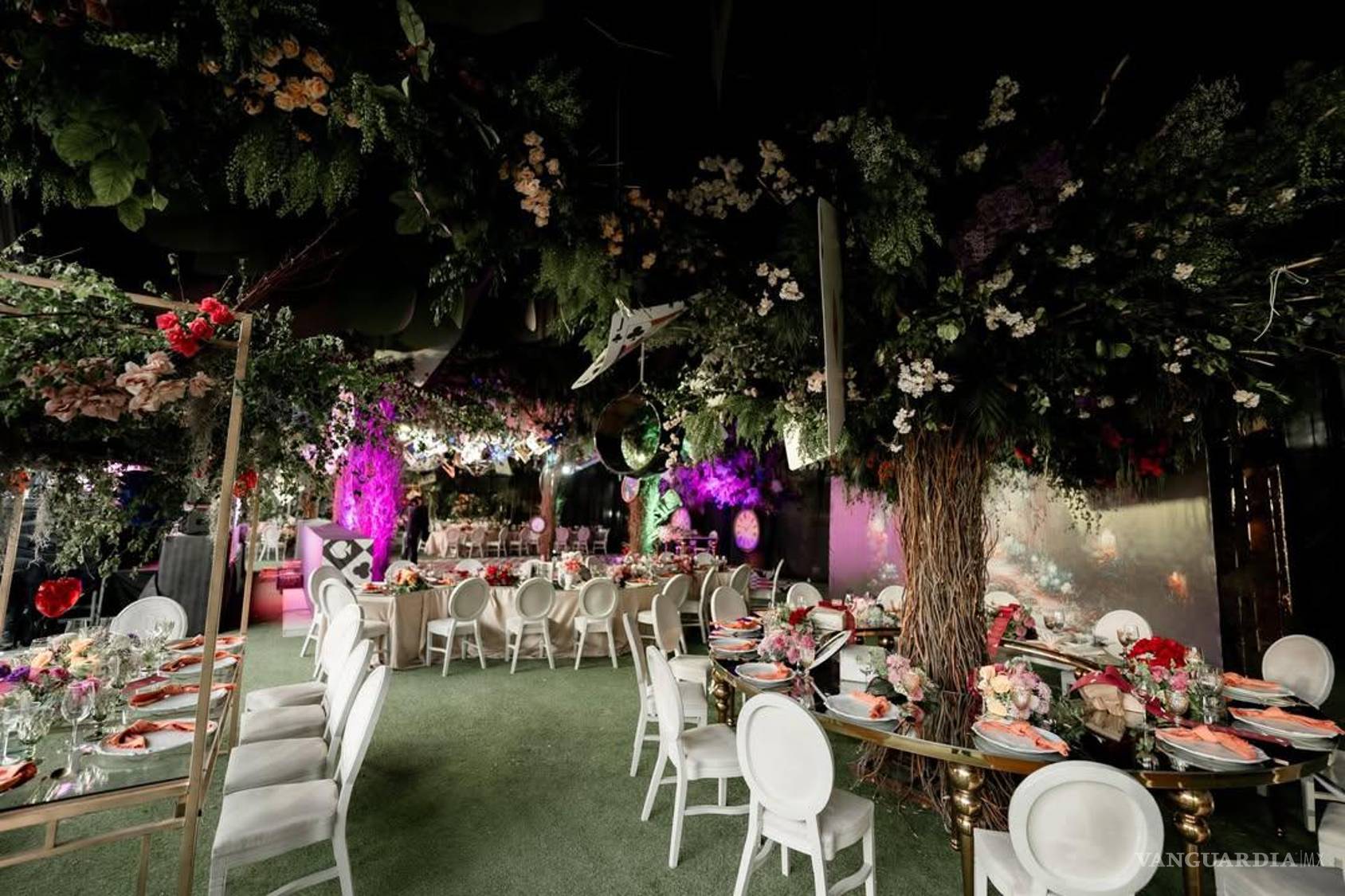 $!Pedida millonaria en Guanajuato: Desata polémica lujosa fiesta estilo Alicia en el País de las Maravillas