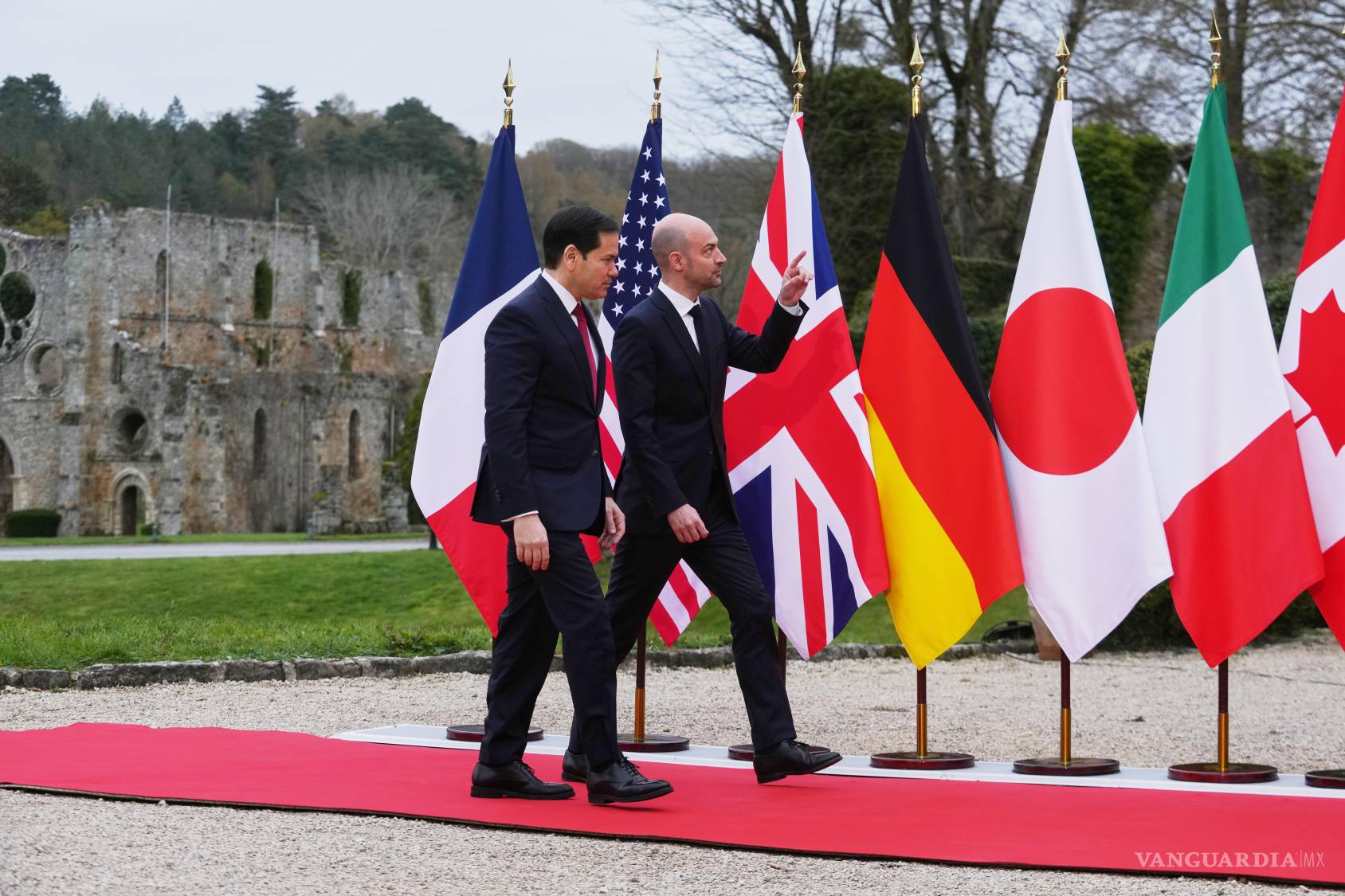 $!El ministro de Asuntos Exteriores de Francia, Jean-Noël Barrot y el secretario de Estado de Estados Unidos, Marco Rubio, en la reunión del G7 en Cernay-la-Ville.