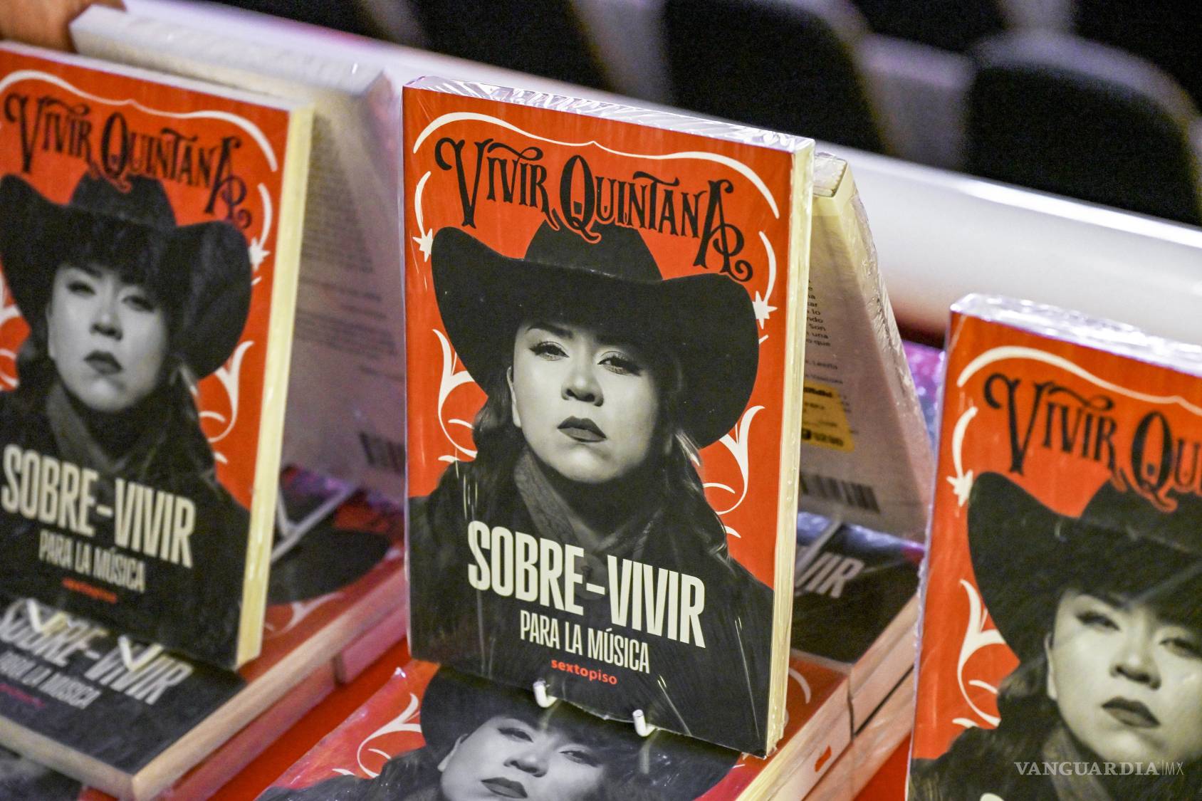 $!’Sobre-vivir para la música’ es el primer libro de la coahuilense Vivir Quintana.