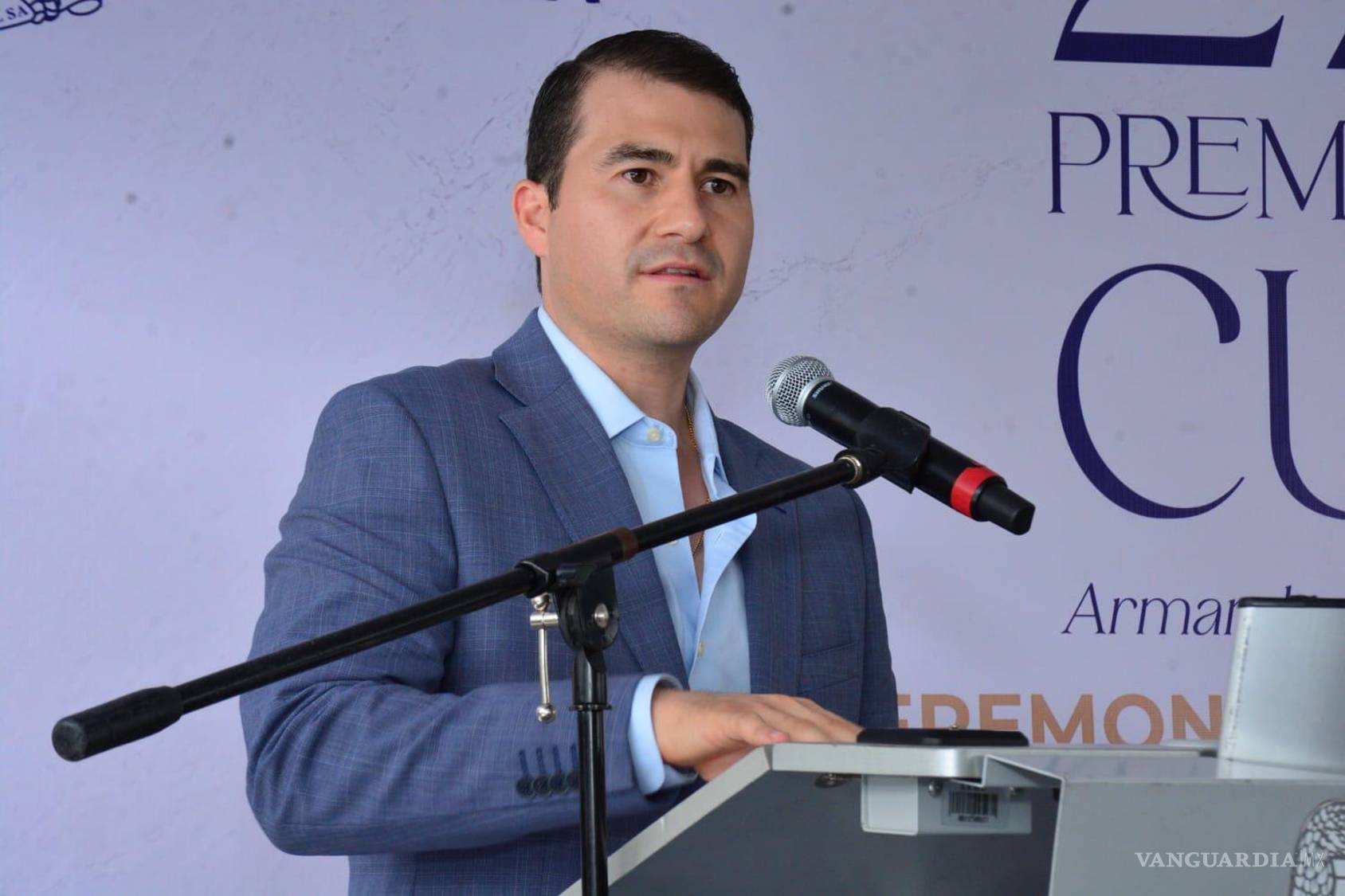 $!Diego Rodríguez, subsecretario general de Gobierno y Comunicación Institucional, participó en la ceremonia del Premio de Periodismo Cultural realizada en Saltillo.