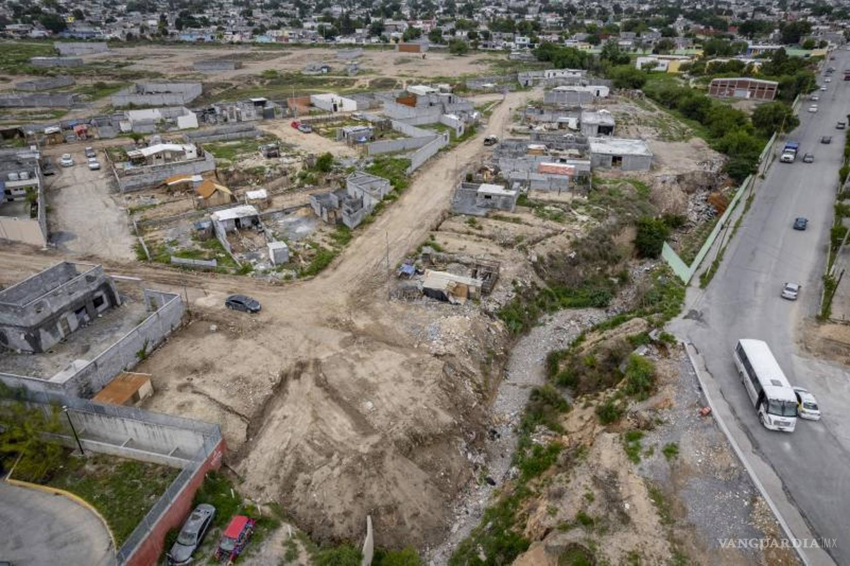 $!El arroyo Ceballos cruza buena parte de Saltillo y su relleno ilegal podría agravar las inundaciones aguas abajo, advierte el Atlas de Riesgos.