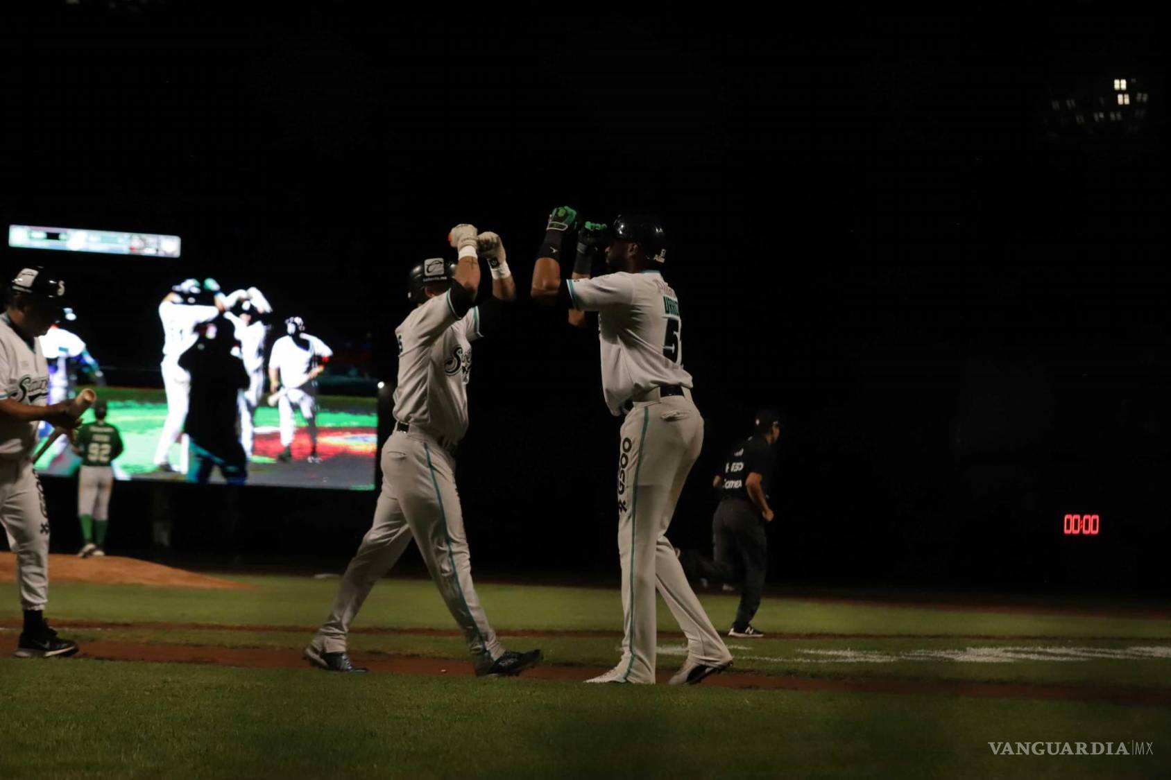 $!Villegas y Urrutia marcaron la segunda y tercera, respectivamente, que resultaron de un doblete de Jesús Arredondo.